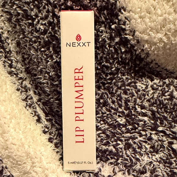 NEXXT Lip Plumper - Picture 3 of 4